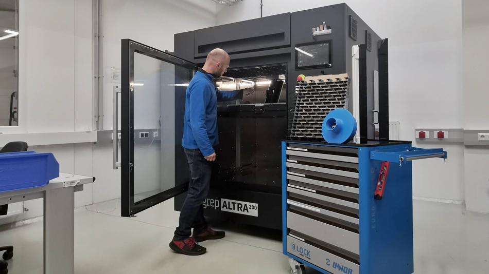 Das Bild zeigt einen XXL 3D Drucker am Institut Angewandte Produktionswissenschaften der FH JOANNEUM