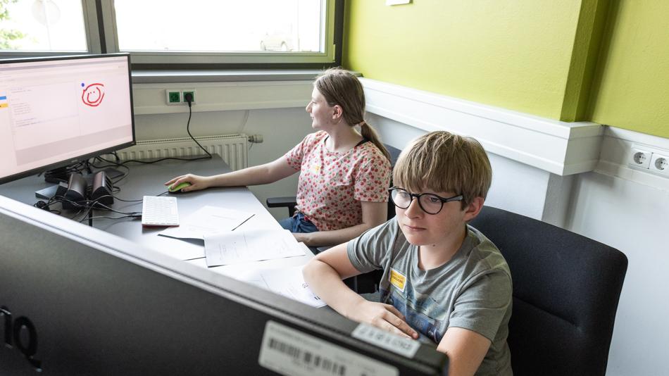 Steuere deine Drohne am Institut Software Design und Security der FH JOANNEUM