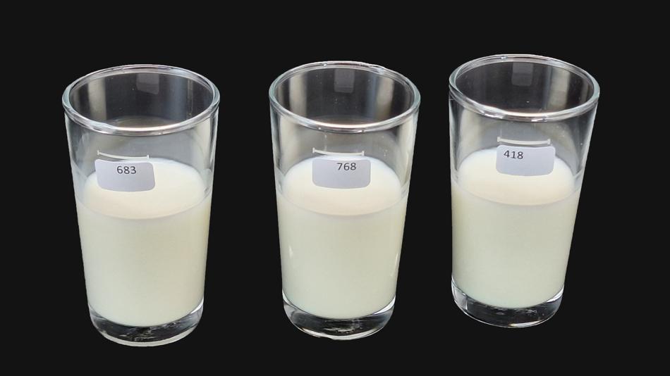 Drei Milchgläser