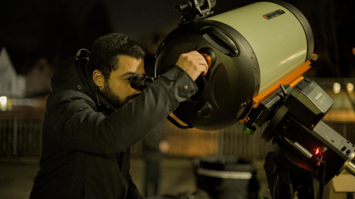 Foto einer öffentlichen Observation, wie sie von LUNA regelmäßig organisiert wird.