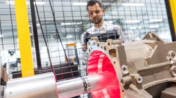 Ein Sensor der die Oberfläche eines Bauteils überprüft