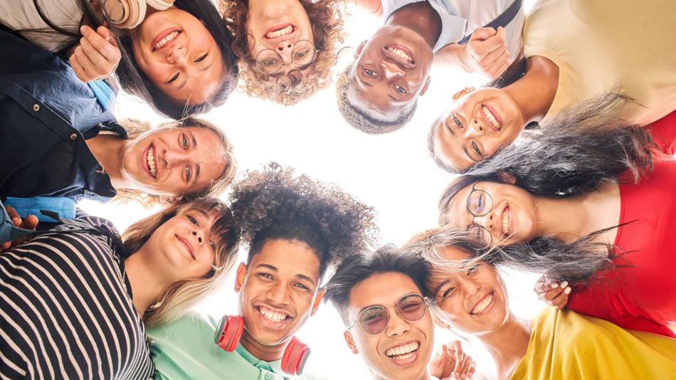 Jugendliche im Kreis