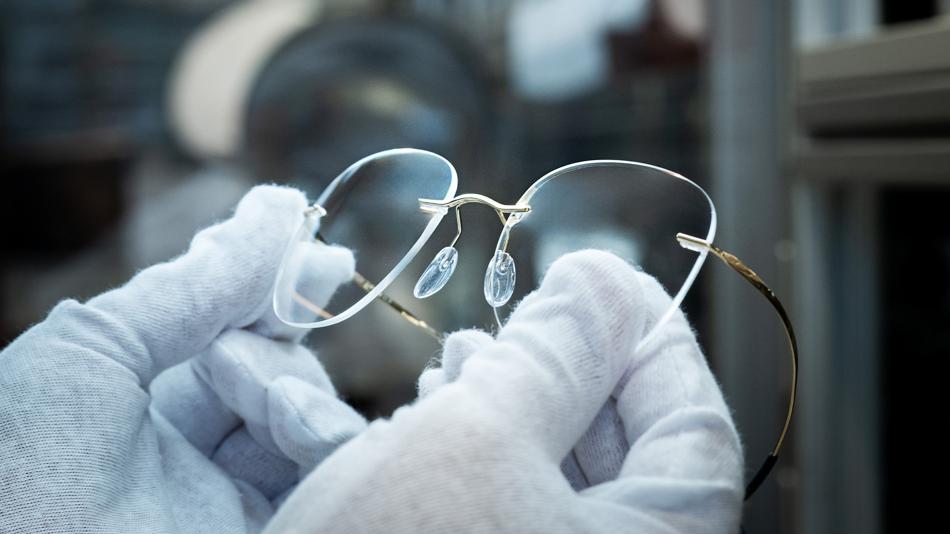 Vom Werkzeugbau zur fertigen Brille