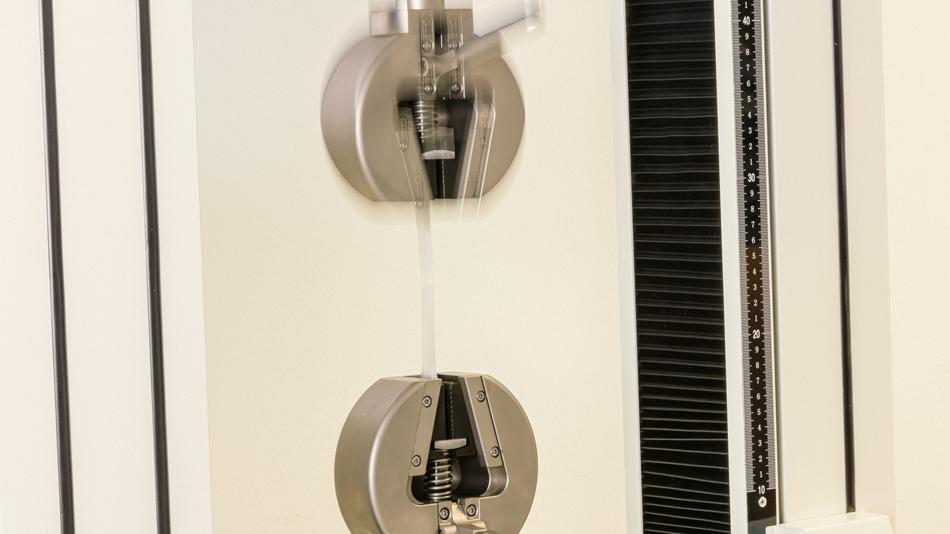 Qualitätskontrolle und Materialtests sind ein zentraler Bestandteil des Produktionsprozesses