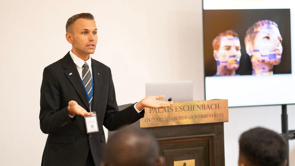 Marlon Possard bei Vortrag