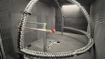 Turbine in einem Raum mit Schallschutzwänden