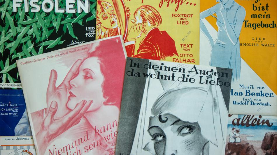 Collage unterschiedlicher Notenausgaben von Unterhaltungsmusik der 1930er und -40er Jahre