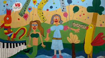 Buntes Bild von Kindern gemalte Kinder mit Noten und Instrumenten