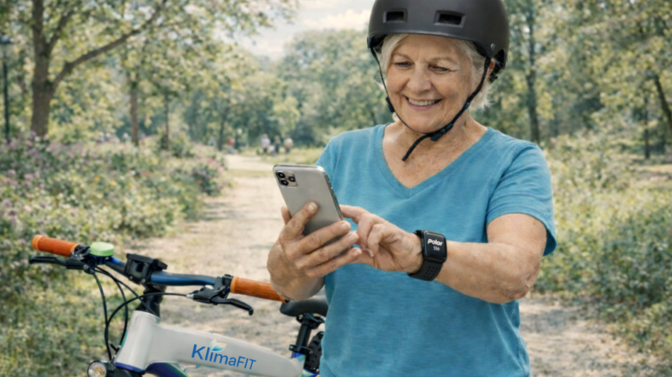 Frau, Fahrrad, Handy, Pulsuhr