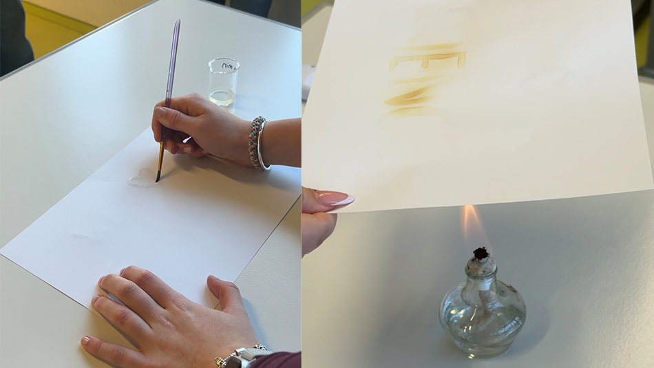 Zweiteiliges Bild: links schreibt eine Hand mit Pinsel und Zitronensaft auf weißes Papier; rechts wird das Papier über eine kleinen Flamme erwärmt, dabei erscheint die vorher unsichtbare Schrift in bräunlicher Farbe