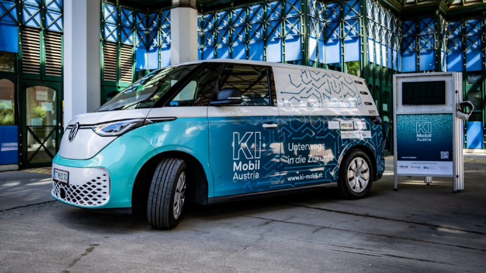 KI-Mobil steht auf der Rückseite des Bundesamtsgebäude