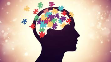 Ein Stethoskop liegt auf einer Tastatur