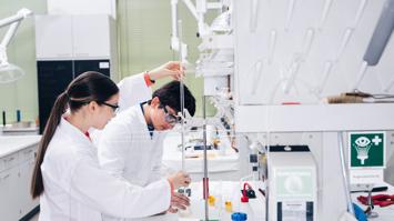 Schüler*innen im Lehr-Lern-Labor des Instituts für Didaktik der Chemie