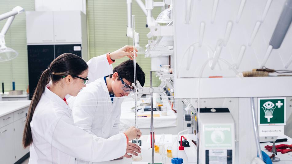 Schüler*innen im Lehr-Lern-Labor des Instituts für Didaktik der Chemie