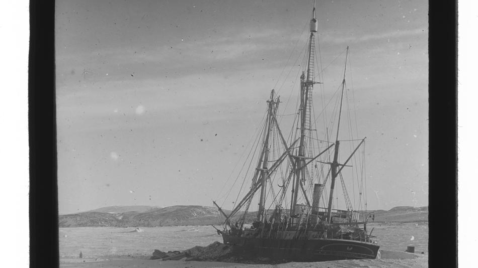 historische Aufnahme des Segelschiffs der Wegener-Expedition von 1912